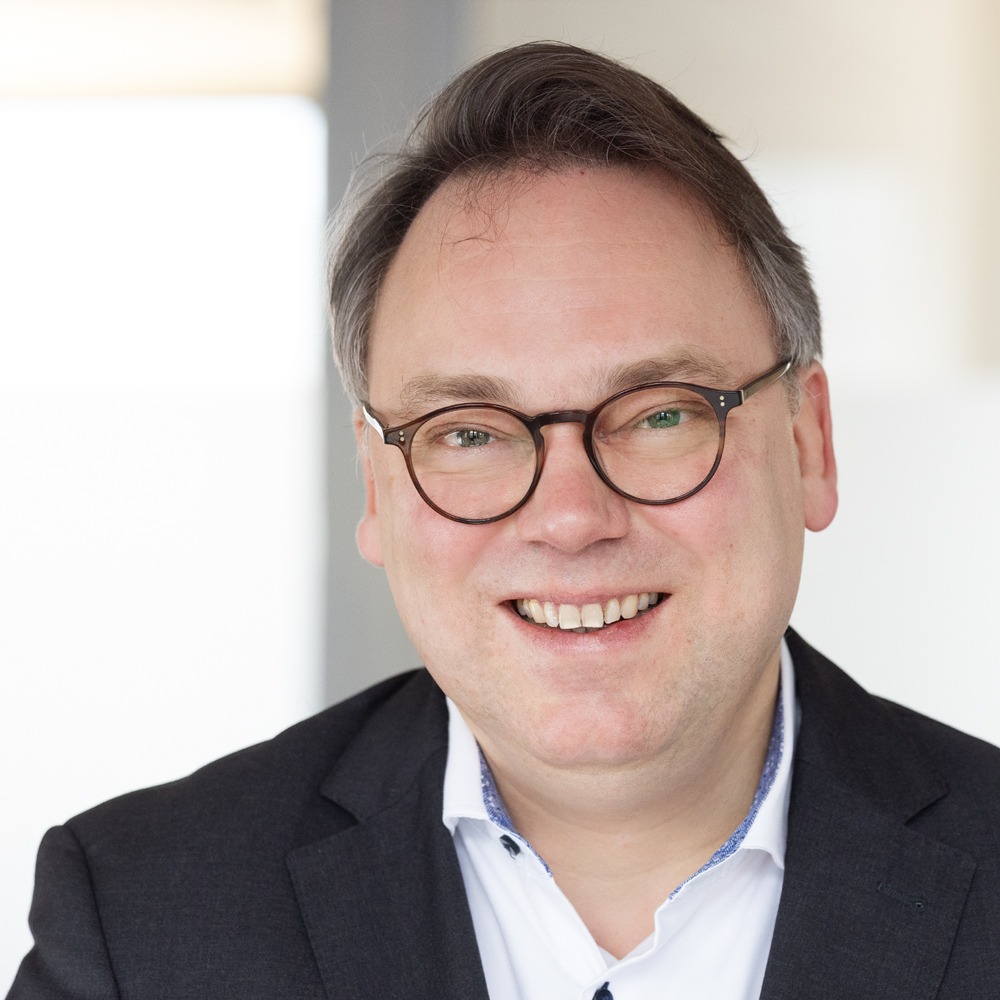 Portraitfoto von Dr. Matthias Schatz