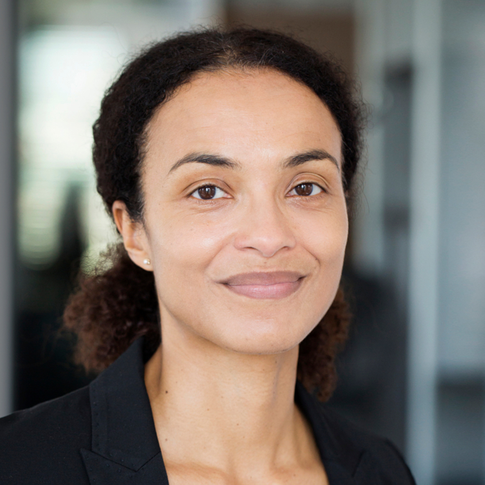 Porträtfoto von Tina Bach