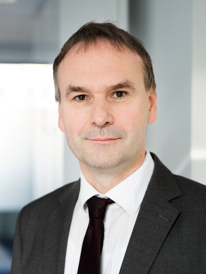 Porträtfoto von Dr. Bernhard Krieger