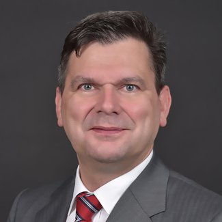 Portraitfoto von Peter Lüttringhaus