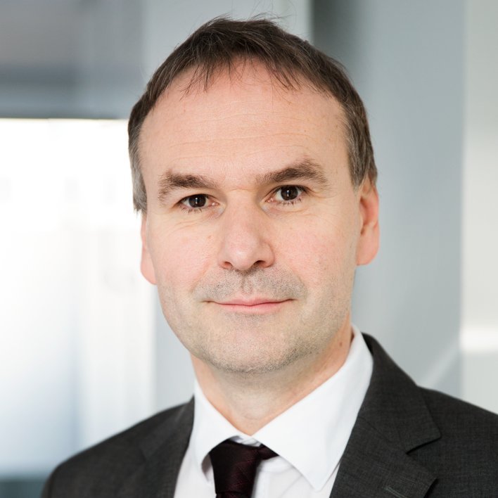 Porträtfoto von Dr. Bernhard Krieger