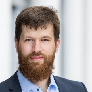 Portraitfoto von Dr. Nils Hachmeister