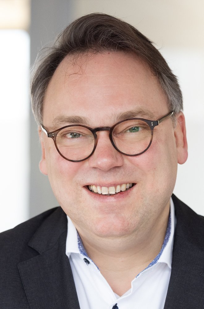Portraitfoto von Dr. Matthias Schatz