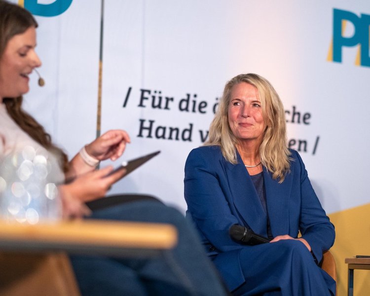 Birgit Neyer (Erste Landesrätin und Kämmerin im Landschaftsverband Westfalen-Lippe) während der Podiumsdiskussion
