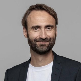 Portraitfoto von Dr. Christian Grünwald